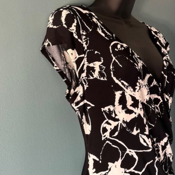 Evan Picone 14 P Black White V Neck Side Tie Ruched Dress Abstract Floral Modern - Picture 2 of 6